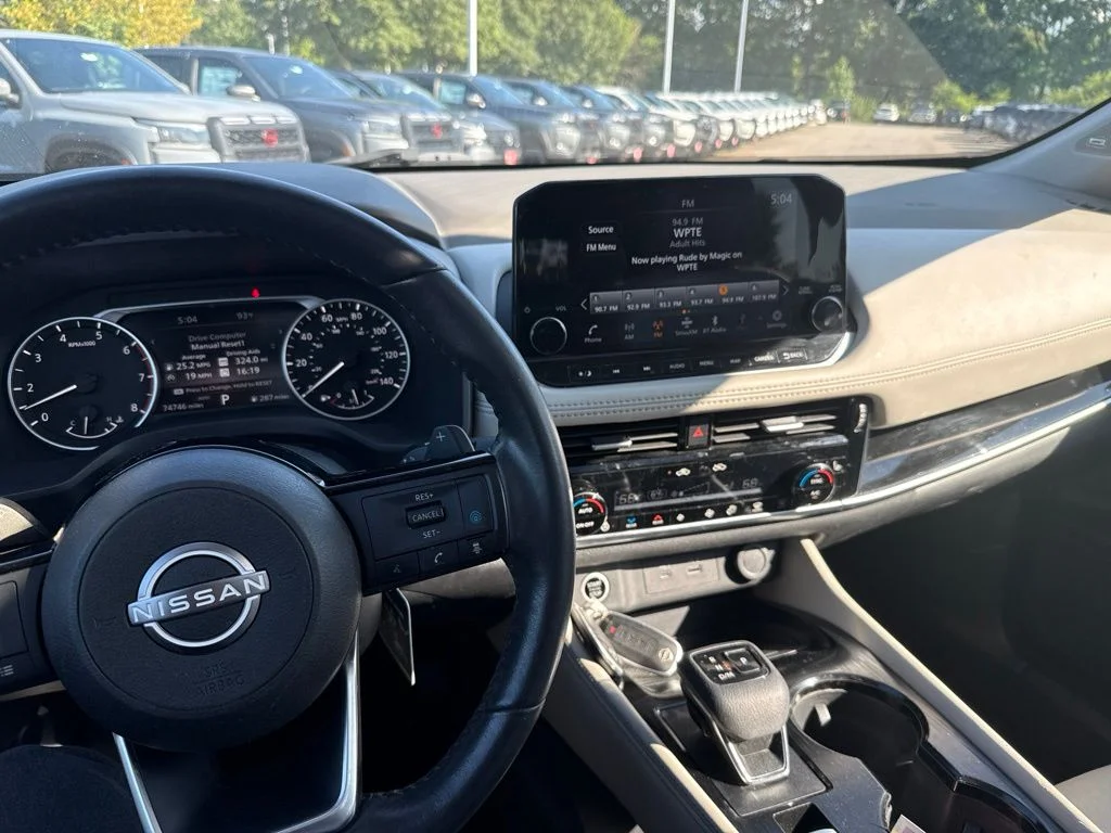 Used 2023 Red Nissan SL image 9