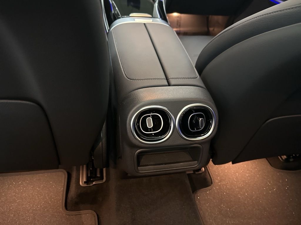 Used 2026 Gray Mercedes-Benz GLC 300 image 22