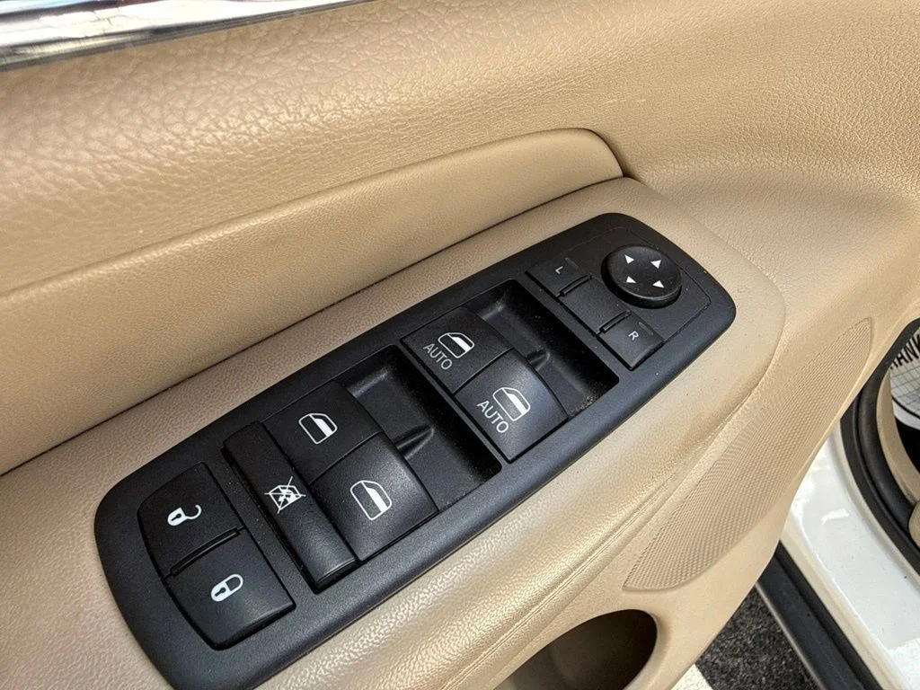 Used 2020 White Jeep Limited image 21