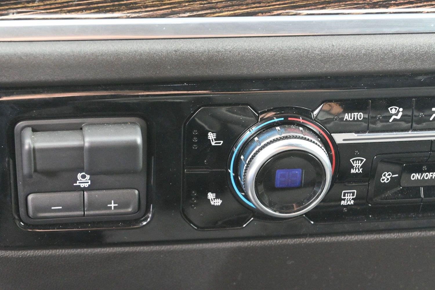 Used 2025 Onyx Black GMC Elevation image 23