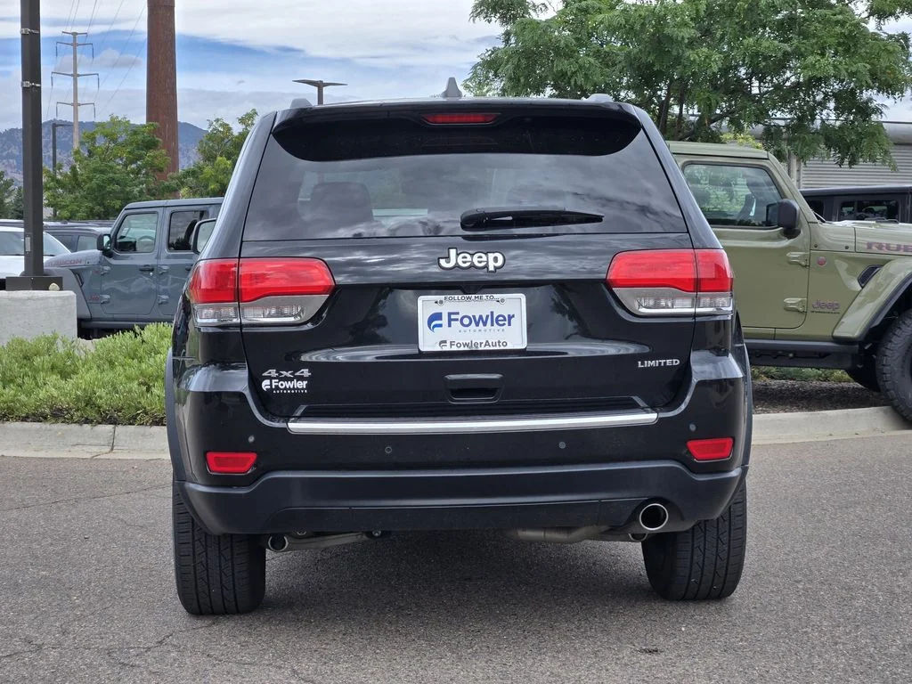 Used 2019 Diamond Black Jeep Limited image 6
