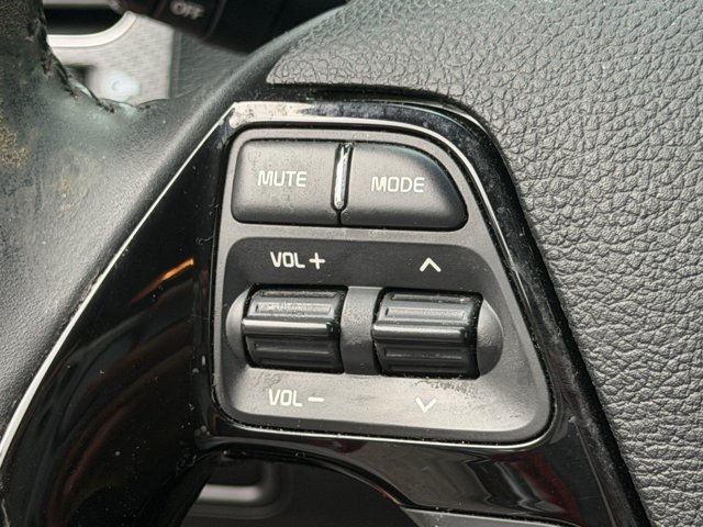 Used 2018 Red Kia S image 25