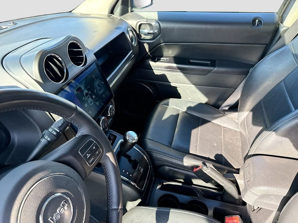 Used 2016 Gray Jeep Latitude image 26