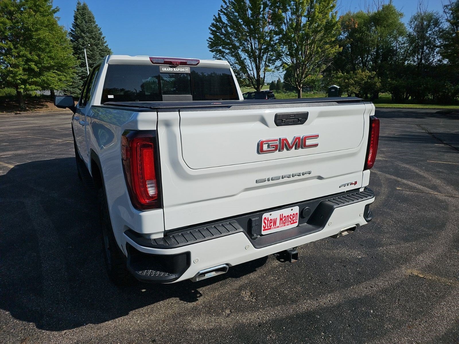 Used 2022 Summit White GMC AT4 image 3