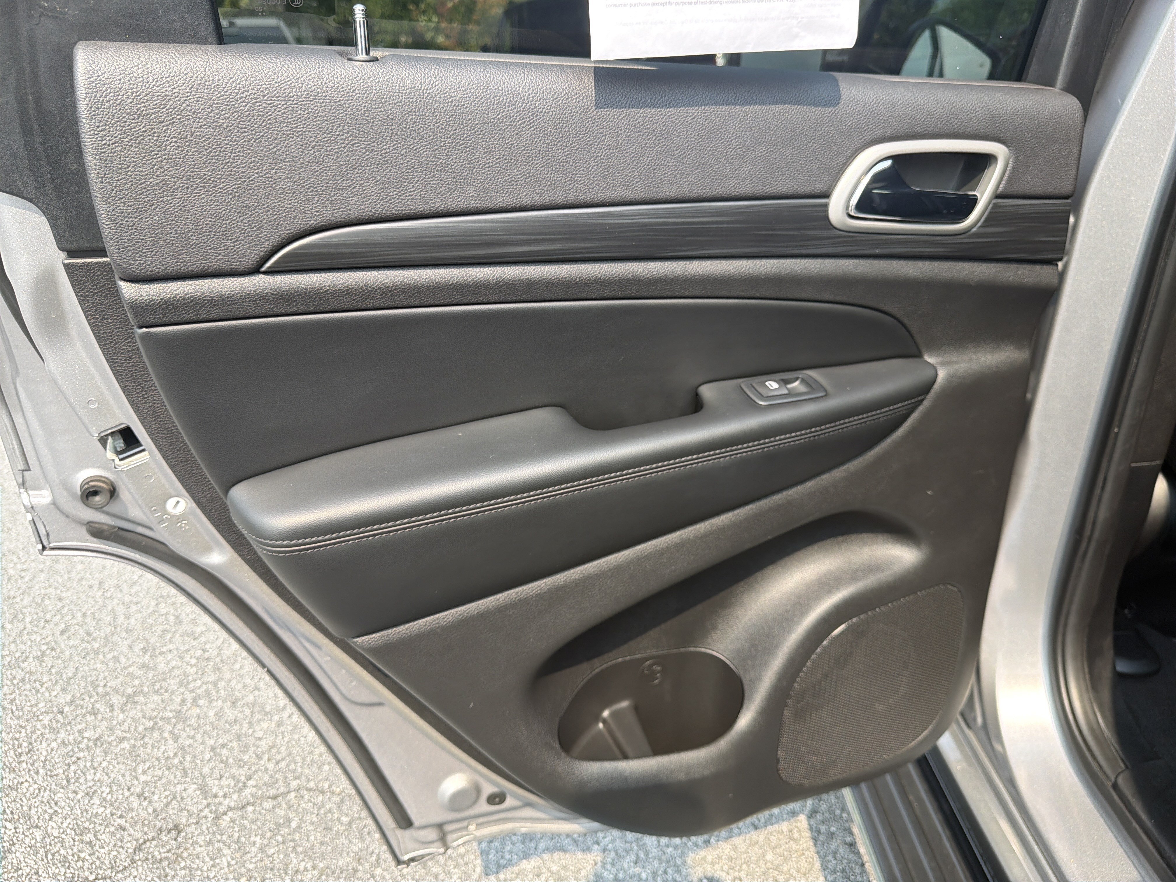 Used 2020 Billet Silver Metallic Clearcoat Jeep Altitude image 28