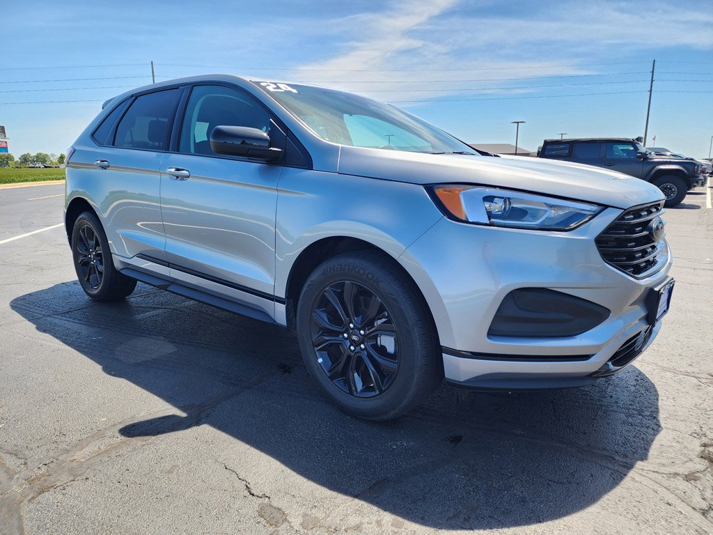 Used 2024 Iconic Silver Metallic Ford SE image 3