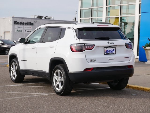 Used 2024 White Jeep Latitude image 5