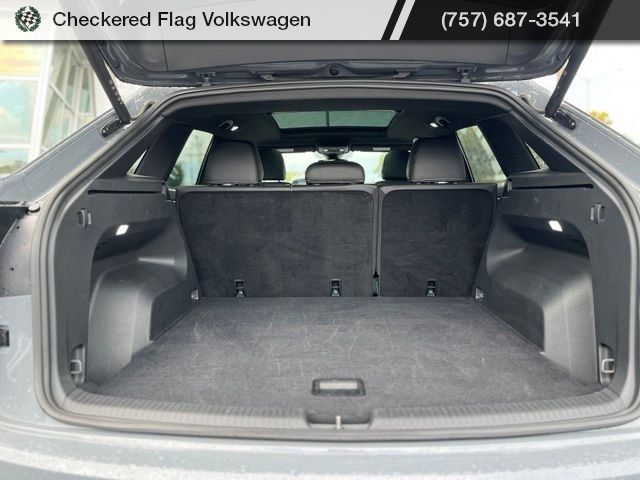 Used 2025 Pure Gray Volkswagen 2.0T SEL image 33