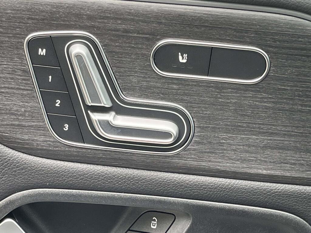 New 2026 Mountain Grey Metallic Mercedes-Benz GLB 250 image 30