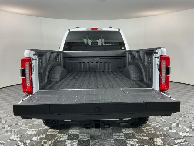 New 2026 Oxford White Ford XLT image 7