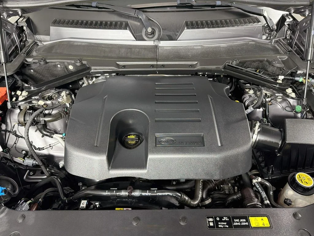 Used 2023 Gray Land Rover SE image 33
