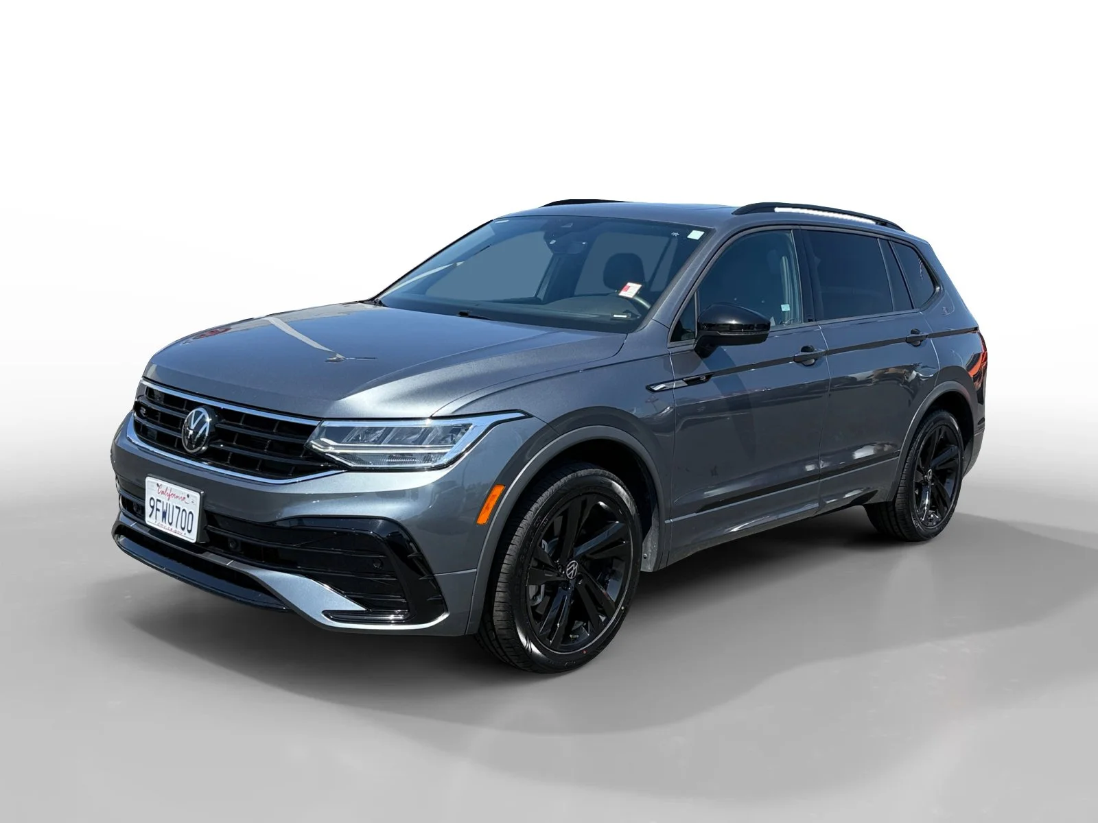 2023 Volkswagen Tiguan 2.0T SE R-Line Black's photo