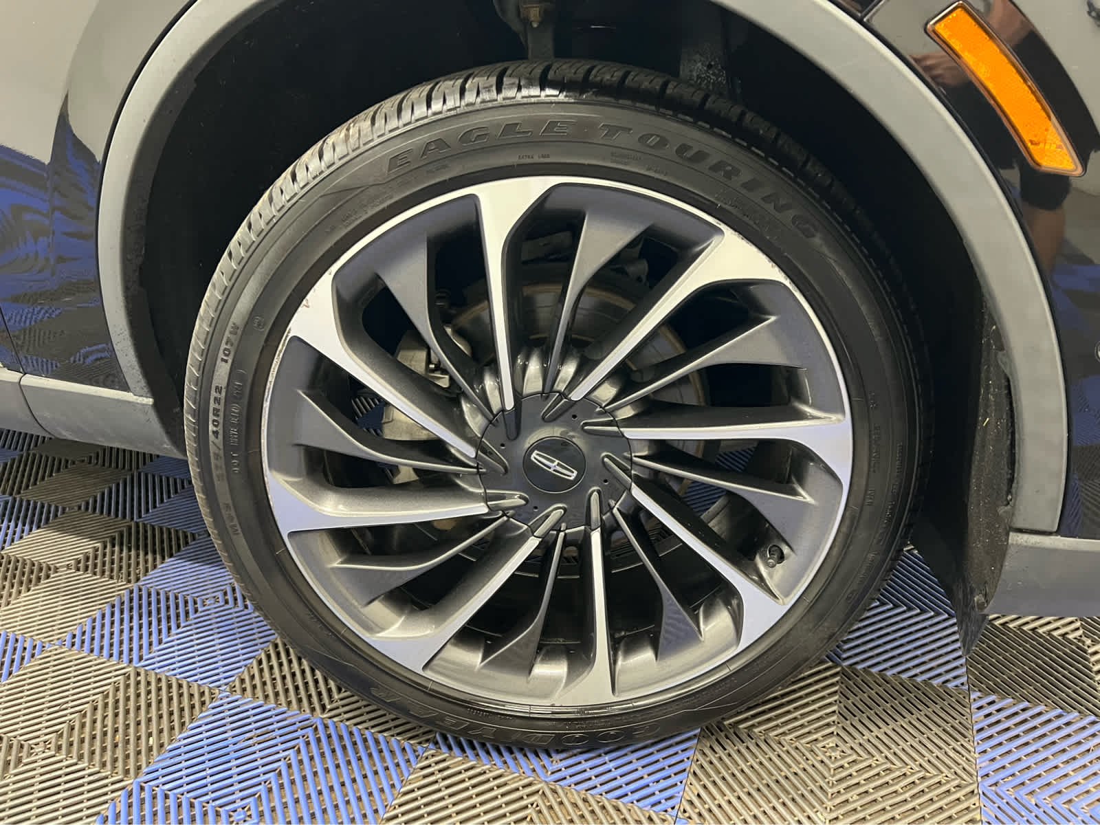 Used 2020 Infinite Black Metallic Lincoln Reserve image 4