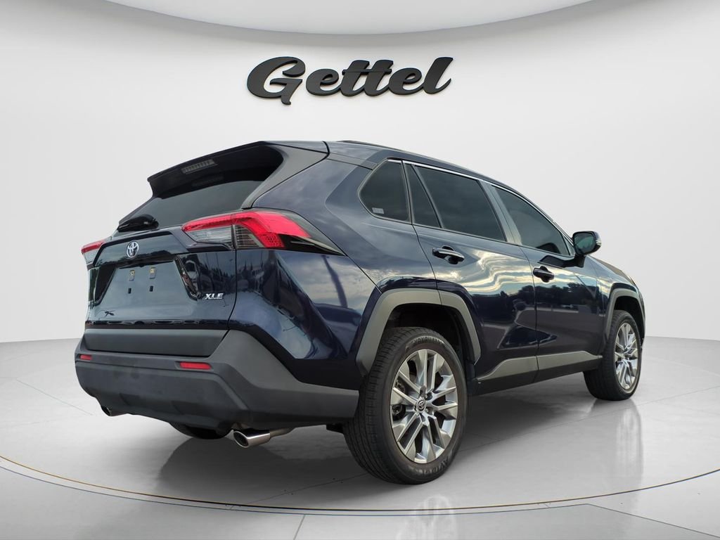 Used 2022  Toyota XLE Premium image 5