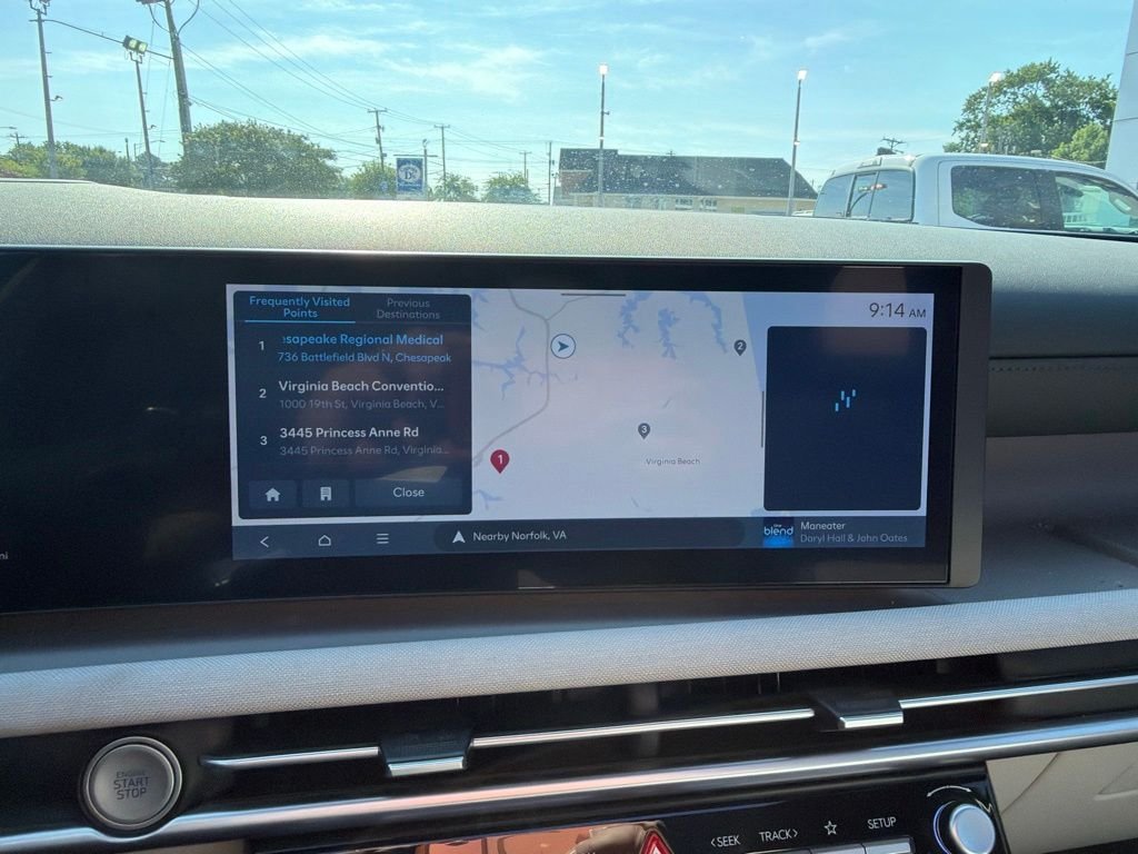 Used 2025 White Hyundai Limited image 18