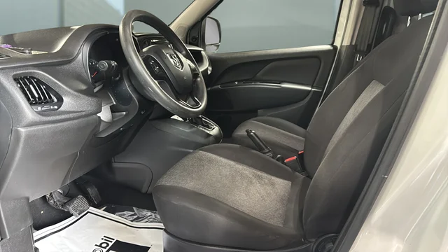 Used 2022 White Ram Base image 9