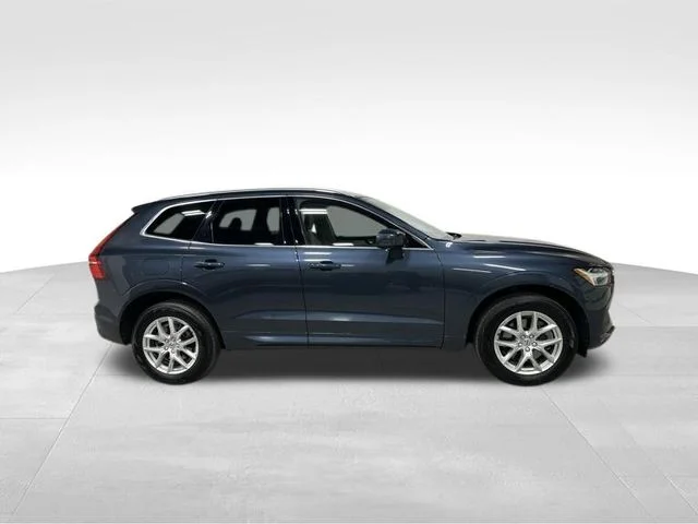 Used 2021 Denim Blue Metallic Volvo T6 Momentum image 4