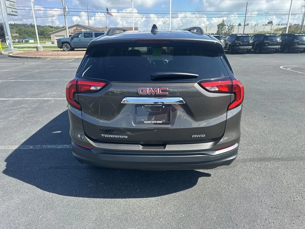 Used 2020 Gray GMC SLE image 7