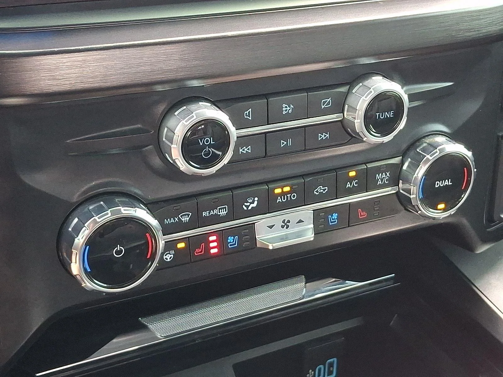 Used 2024 Carbonized Gray Metallic Ford LARIAT image 16