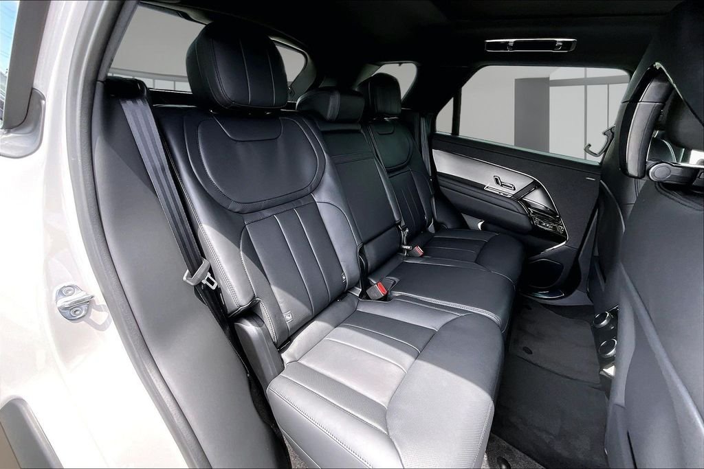 New 2026 BORASCO GREY Land Rover Dynamic SE image 10