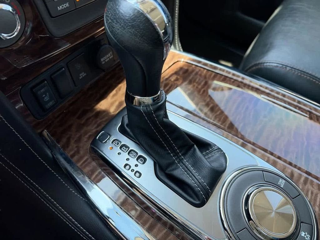 Used 2018 Silver Nissan SL image 24