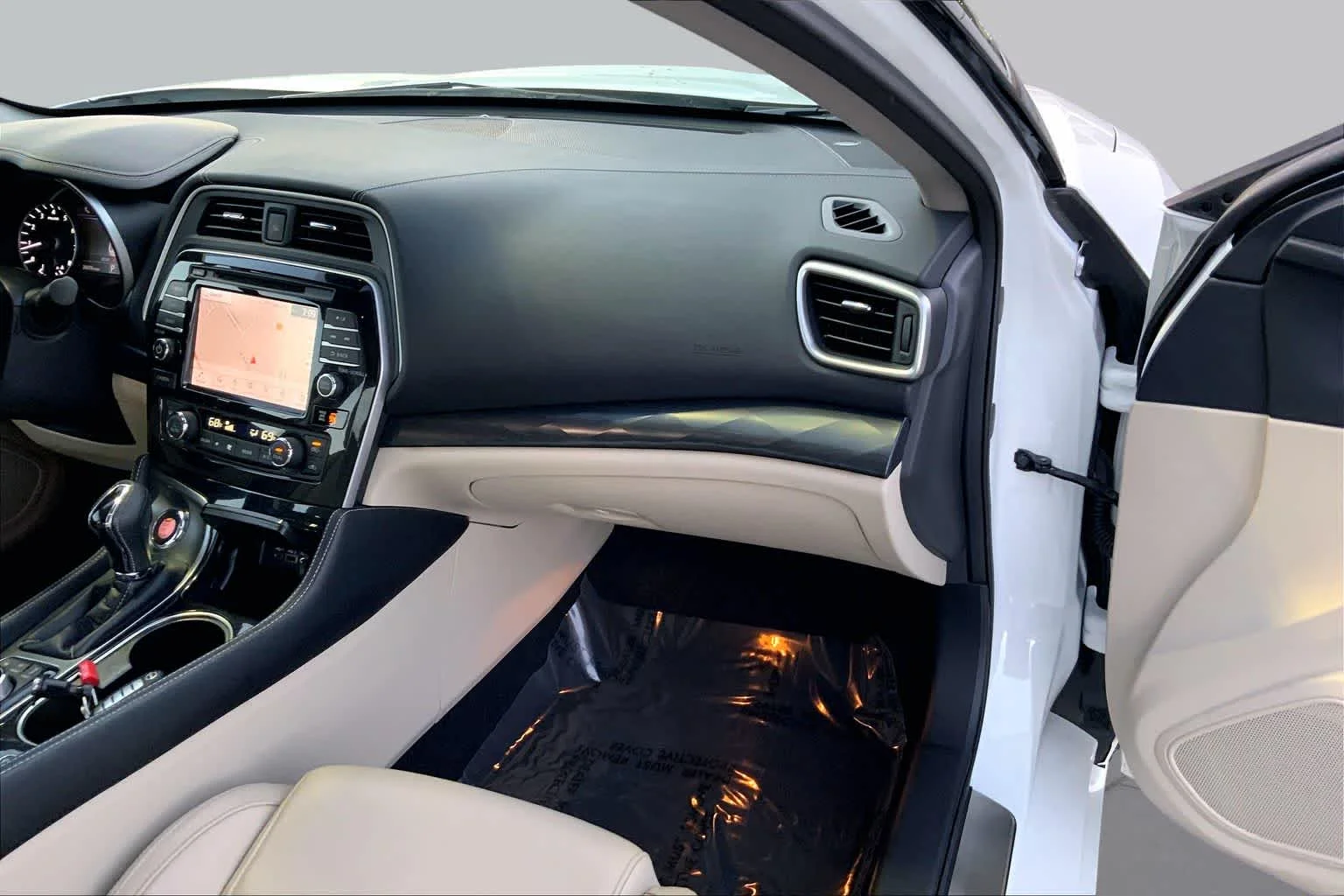 Used 2023 Pearl White Tricoat Nissan Platinum image 19