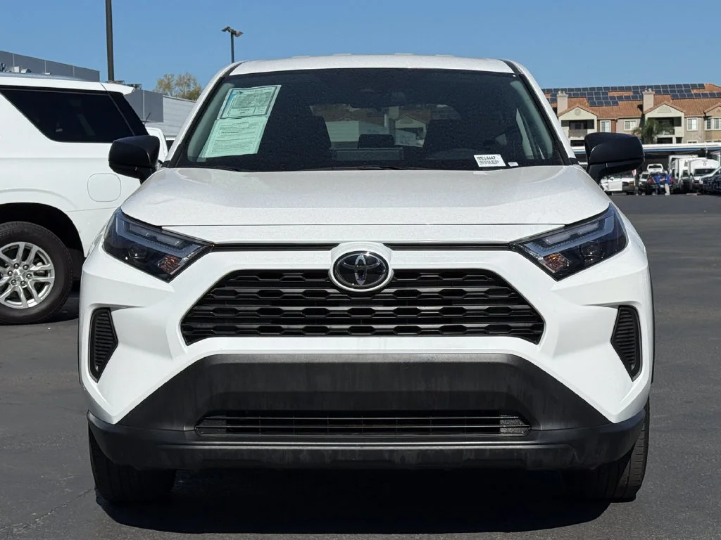 Used 2025  Toyota LE image 4