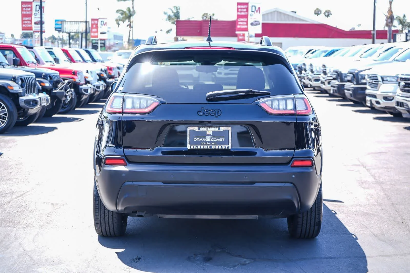 Used 2021 Diamond Black Crystal Pearlcoat Jeep Altitude image 7