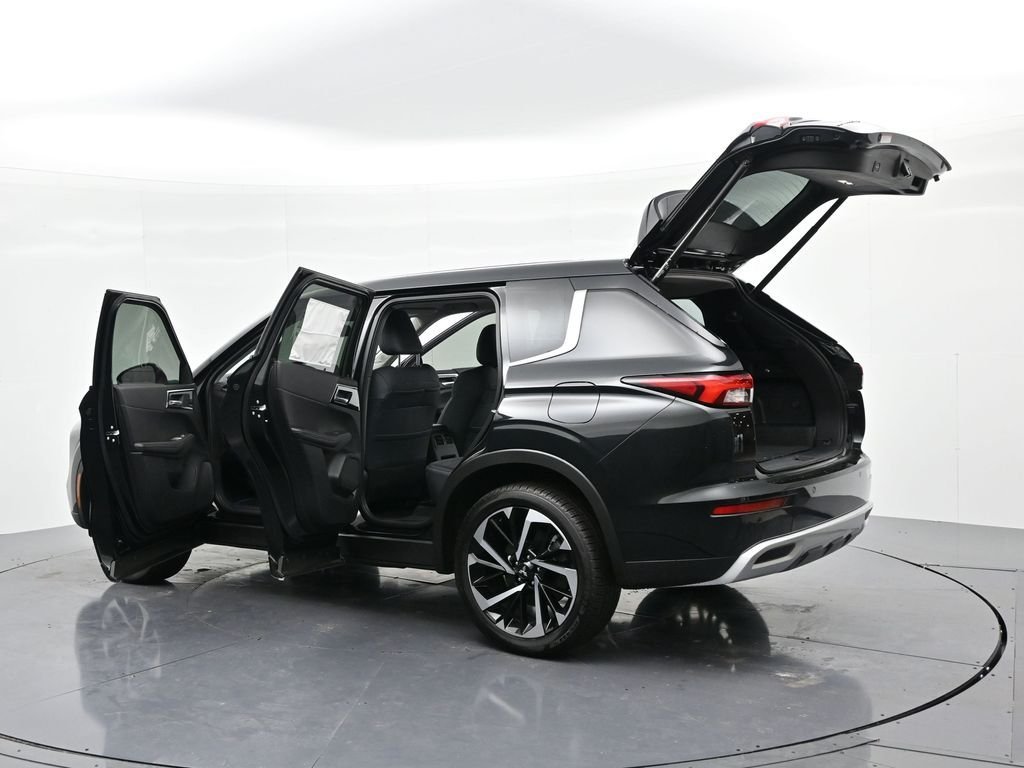 New 2025 Black Mitsubishi SE image 21