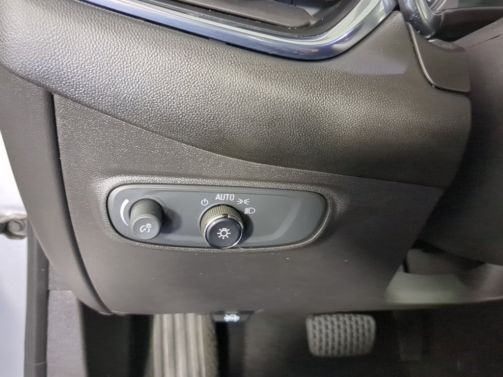Used 2022 Silver Ice Metallic Chevrolet LT image 28