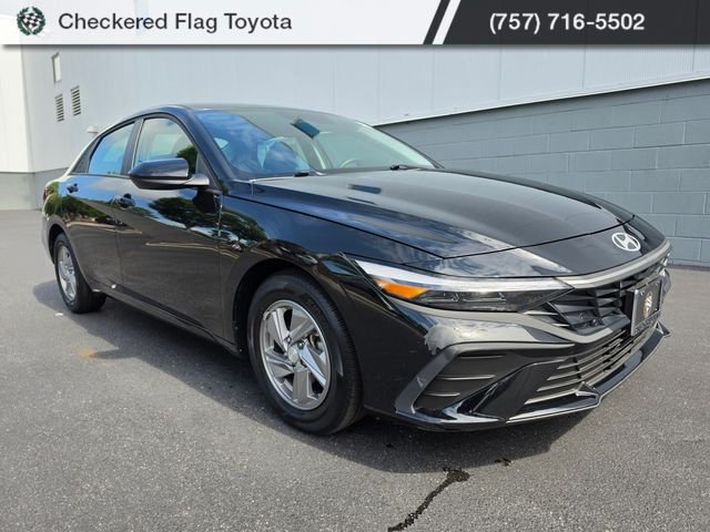 Used 2025 Abyss Black Hyundai SE image 7
