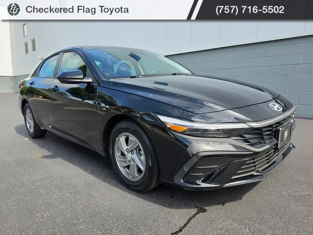Used 2025 Abyss Black Hyundai SE image 7
