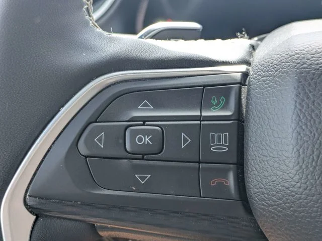 Used 2025 Silver Jeep Altitude image 22