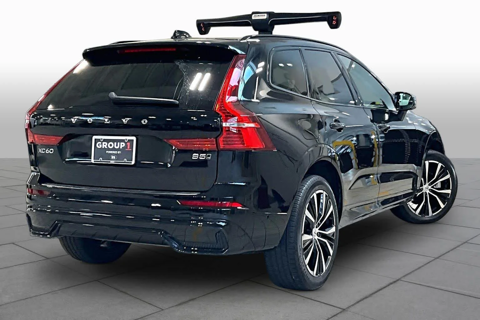 Used 2024 Onyx Black Metallic Volvo Plus Dark Theme image 13