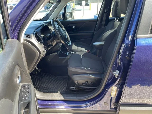 Used 2018 Blue Jeep Latitude image 10