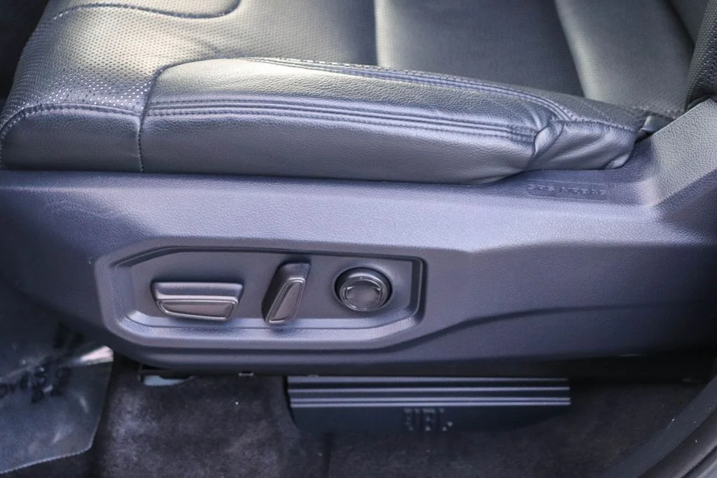 Used 2022  Toyota Limited image 24