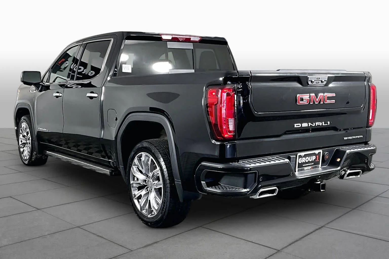 Used 2025 Onyx Black GMC Denali image 12