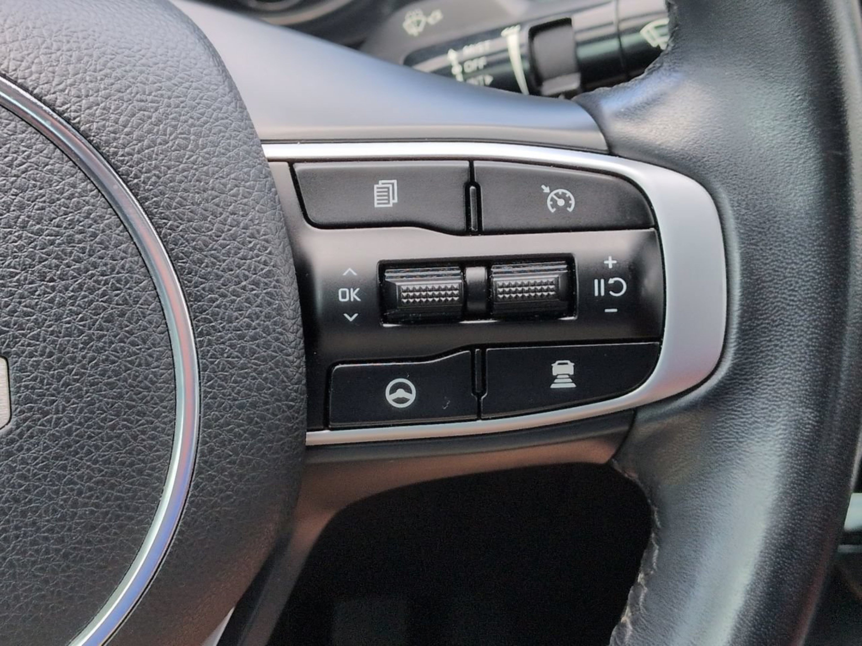 Certified Used 2024 Wolf Gray Kia GT-Line image 31