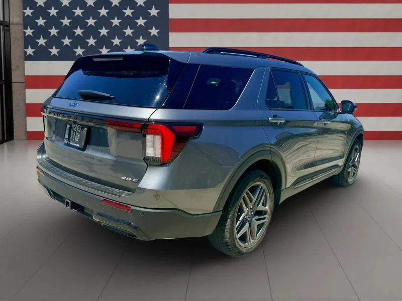 Used 2025 Gray Ford ST-Line Sport Utility 4D image 12