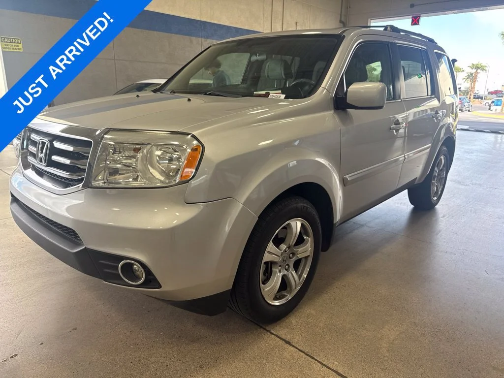 Used 2013 Alabaster Silver Metallic Honda EX image 1