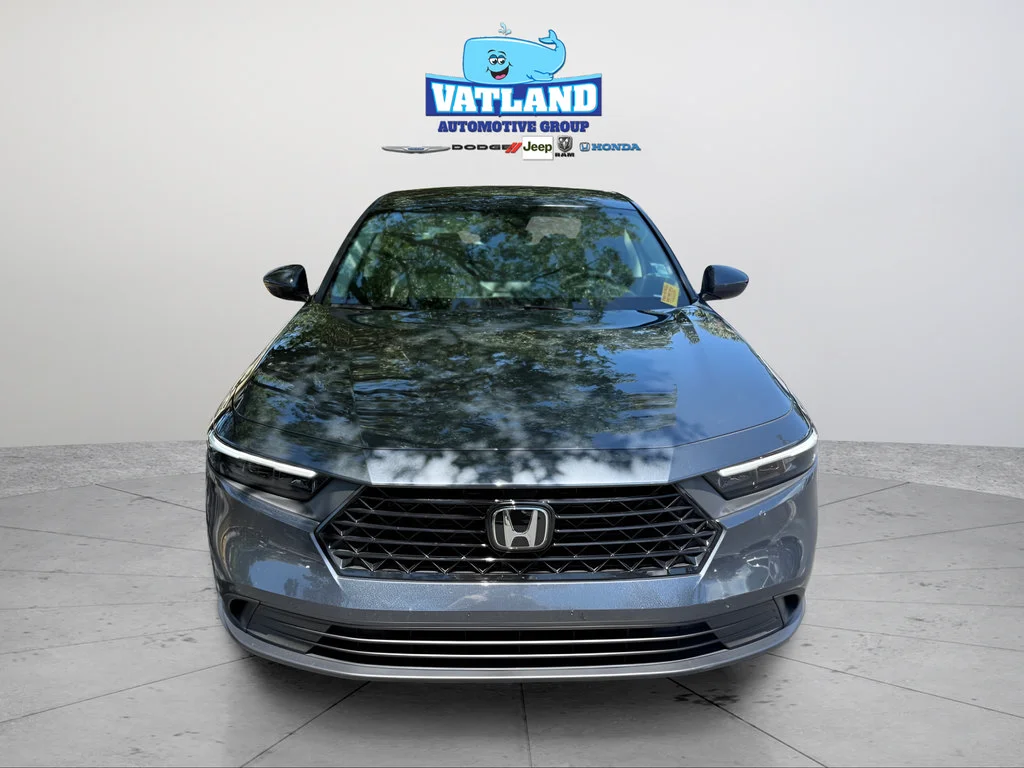 Used 2025 Meteorite Gray Metallic Honda LX image 45
