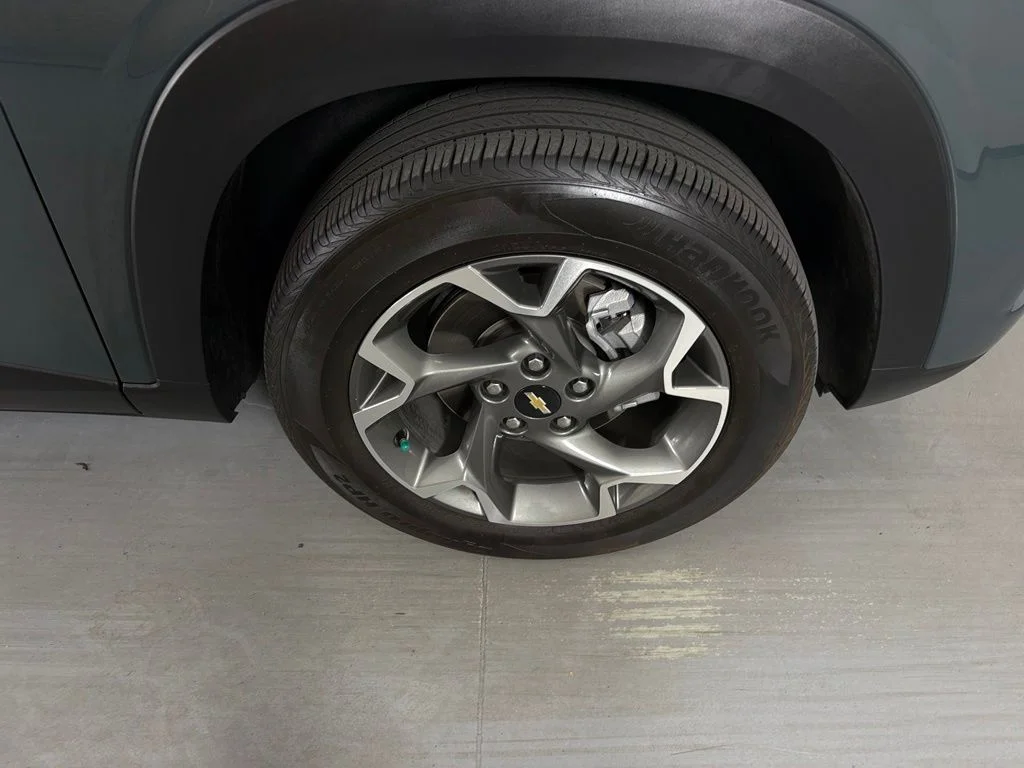 Used 2025 Gray Chevrolet LT image 10
