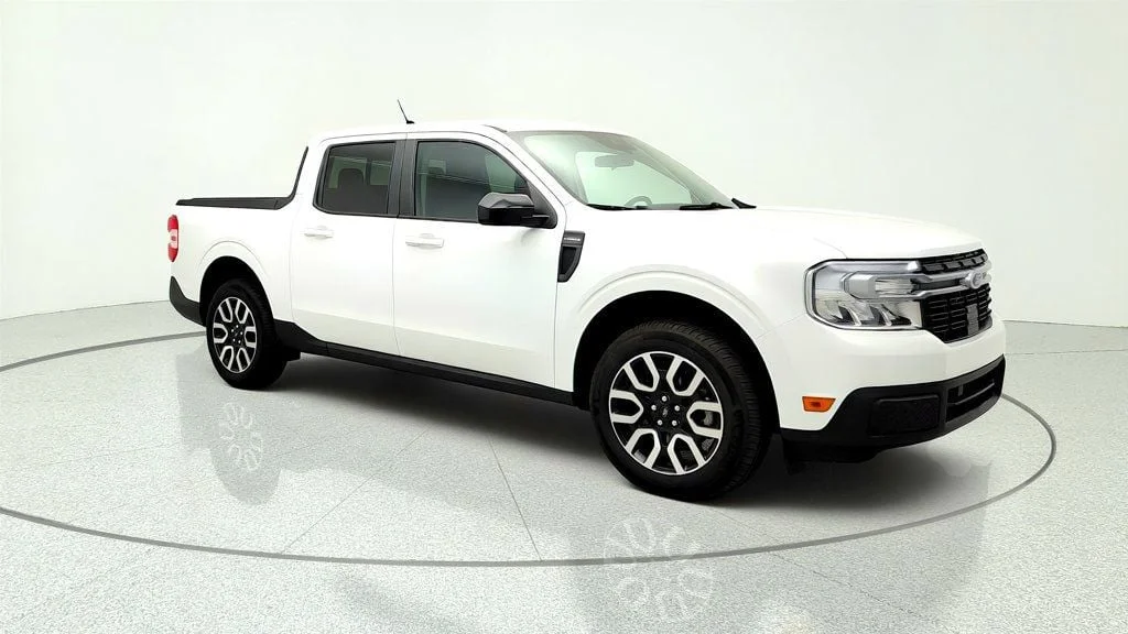Used 2024 Oxford White Ford LARIAT AWD SuperCrew image 3