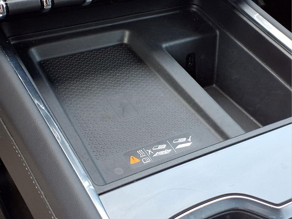 Used 2025 Summit White GMC Elevation image 14
