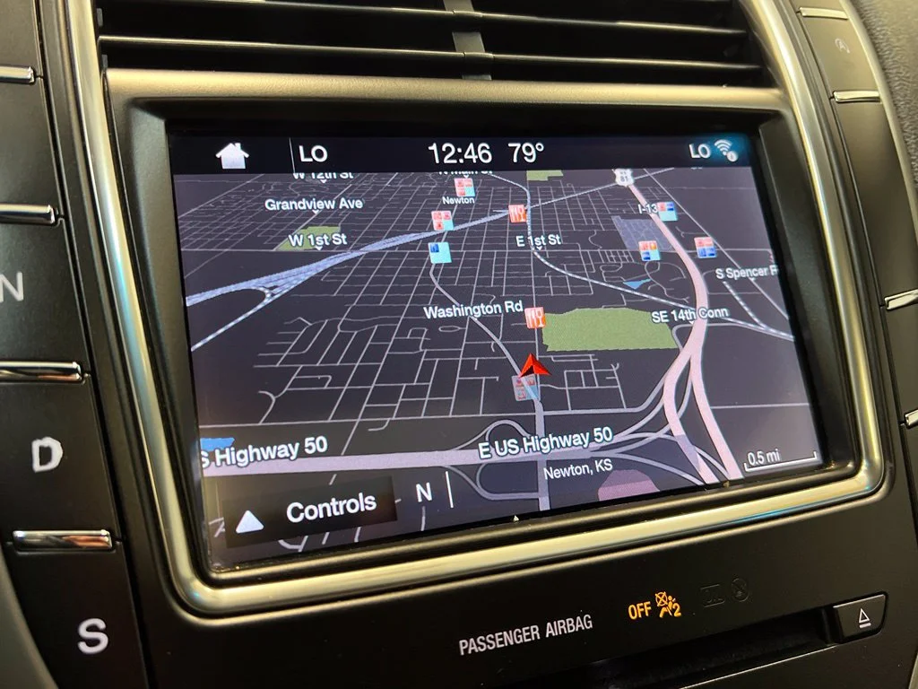 Used 2019 White Lincoln Reserve image 24