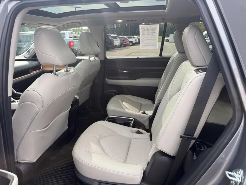 Used 2025  Toyota Limited image 7
