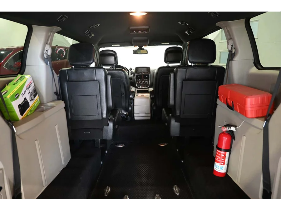 Used 2020 RED Dodge SXT Mobility Handicap Van image 20