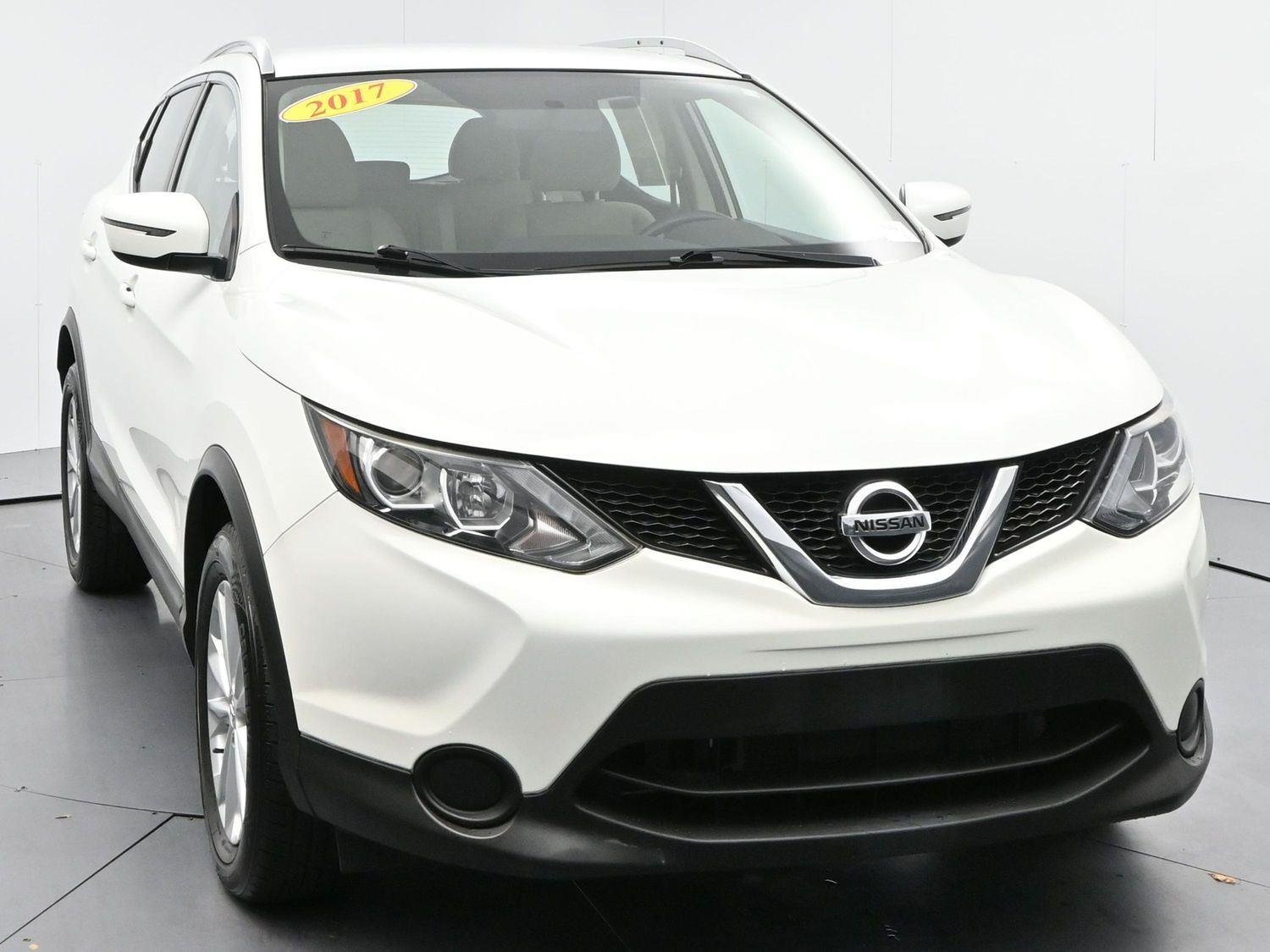 Used 2017 Glacier White Nissan SV image 2