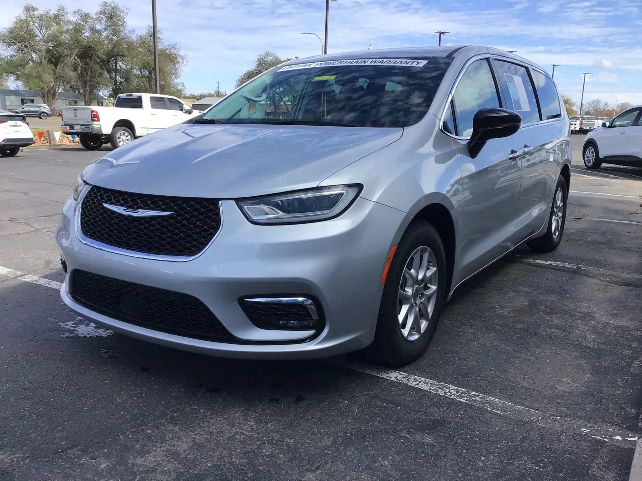 Used 2024 Silver Mist Clearcoat Chrysler Touring L image 3
