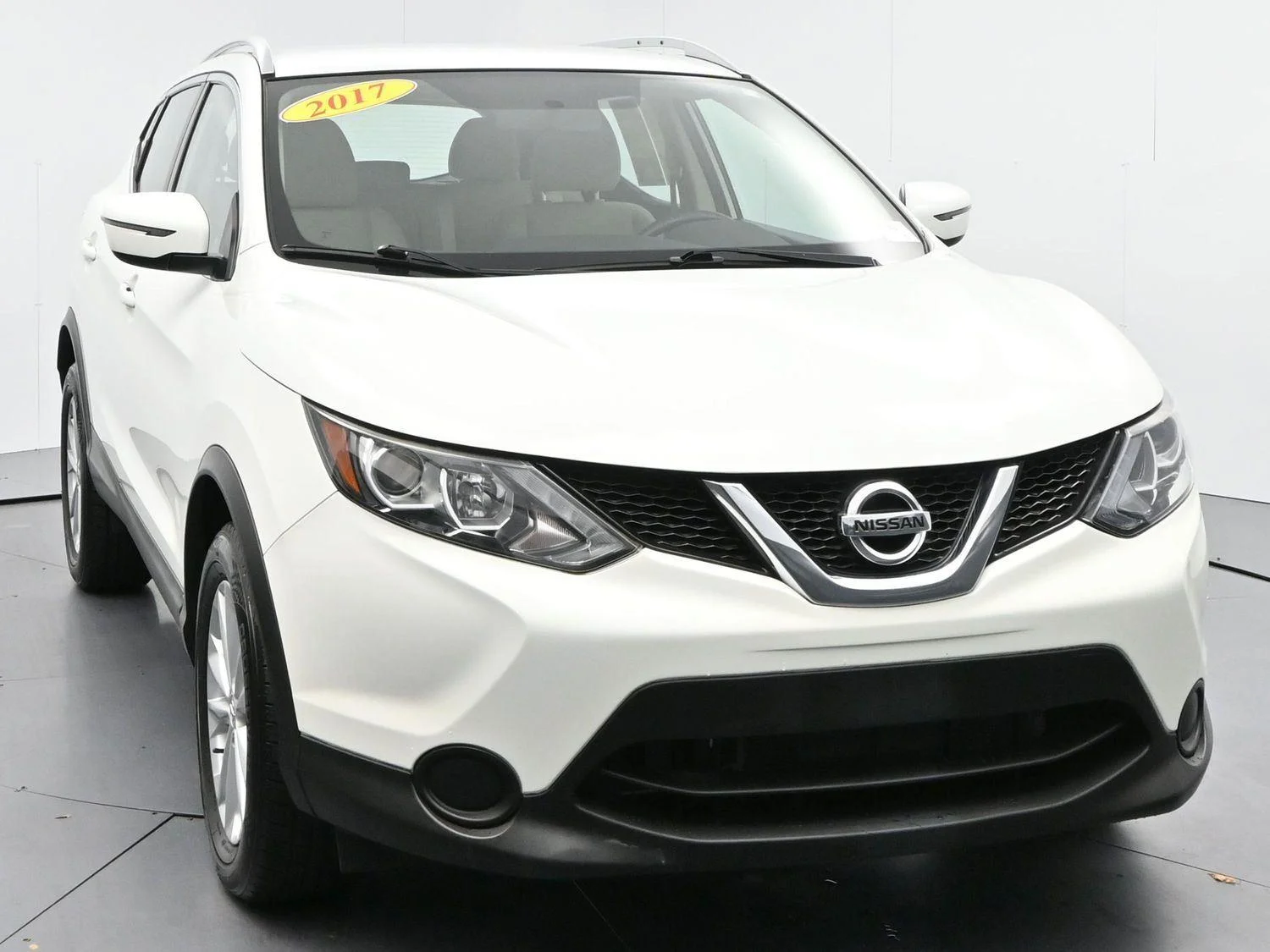 Used 2017 Glacier White Nissan SV image 2